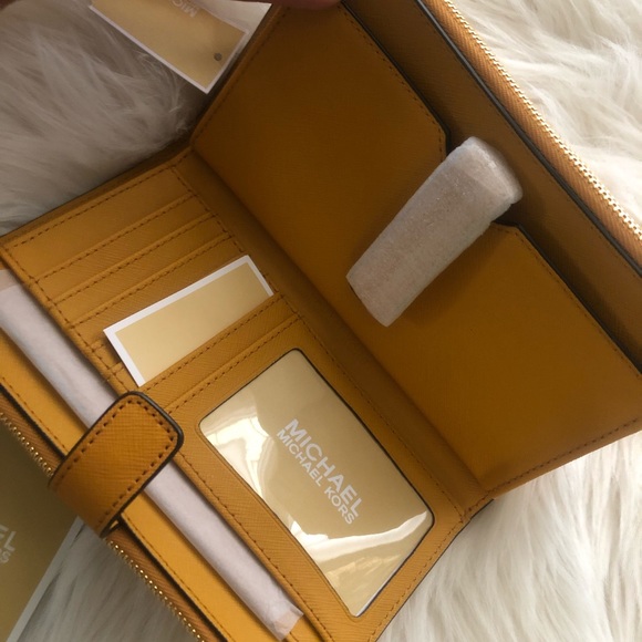 Michael Kors Handbags - ☀️Beautiful Mk mustard wallet